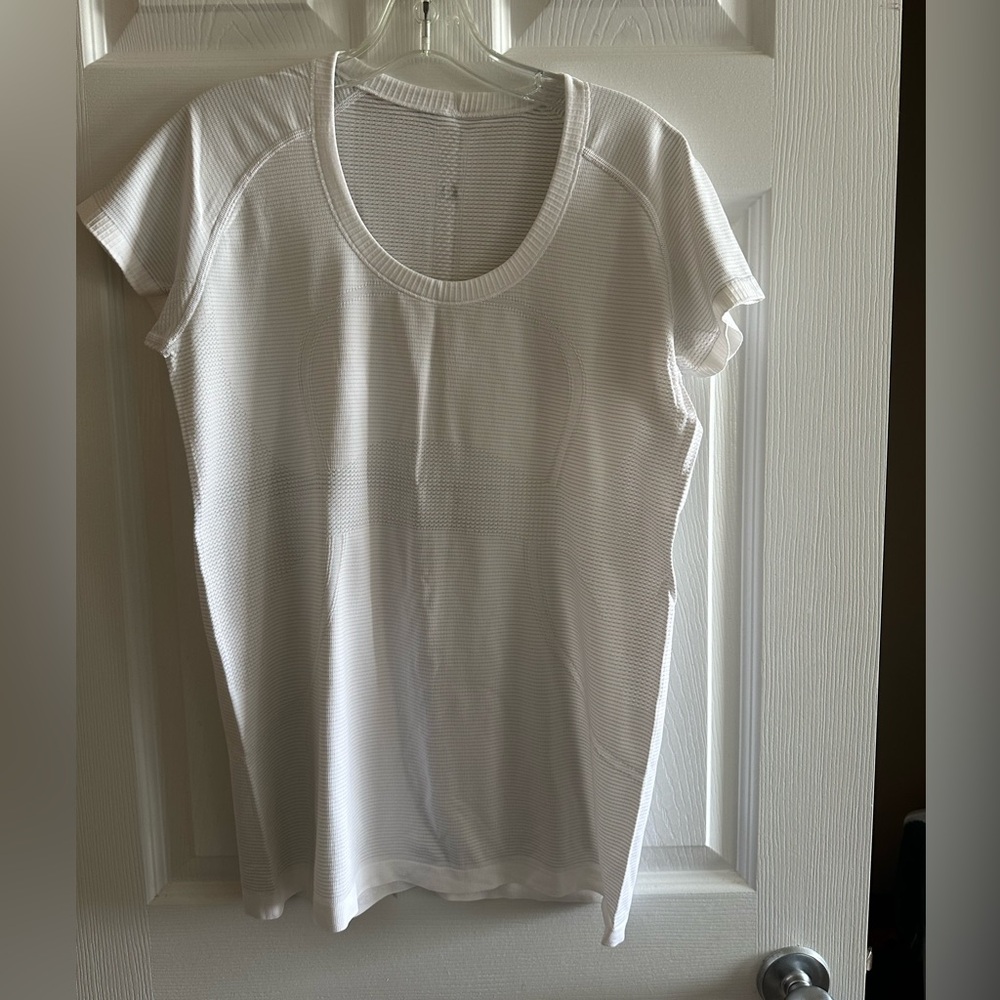Lululemon size 12 short sleeve